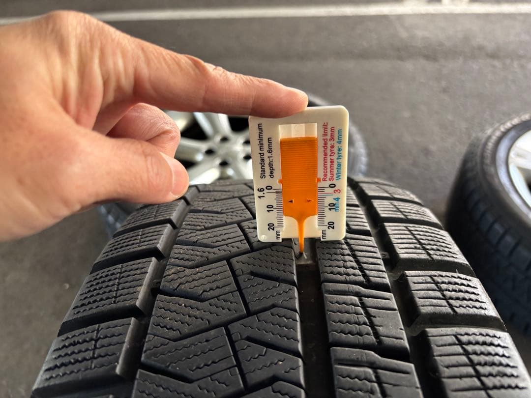 215/50/R17 スバル純正ホイールとピレリ スタッドレスの4本セット