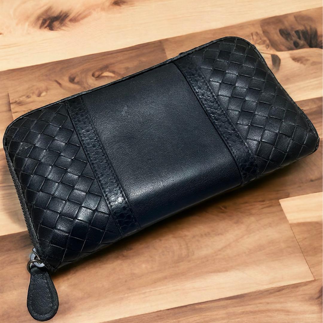 ボッテガヴェネタ イントレチャート パイソン ラウンドファスナー長 財布