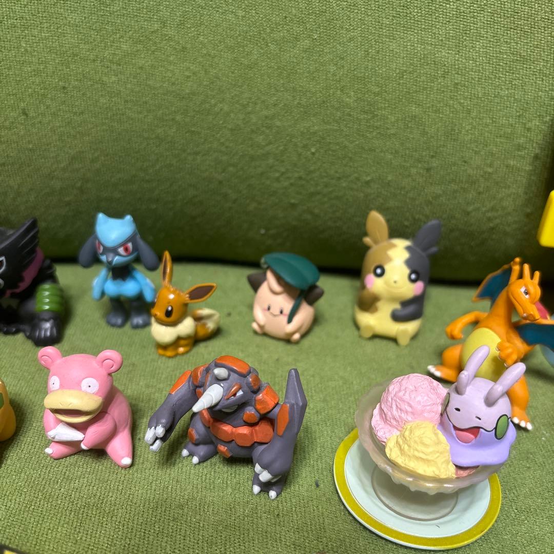 ポケモン ミニフィギュアセット16体 おまけ:ハッピーセットピカチュウ
