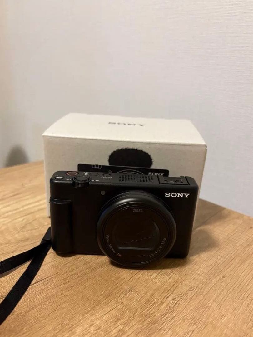 SONY VLOGCAM ZV-1 II 新品同様、箱、保証書あり かなり楽しみな VLOGCAM ZV-1 II が本日発売!さっそく開梱してみました!