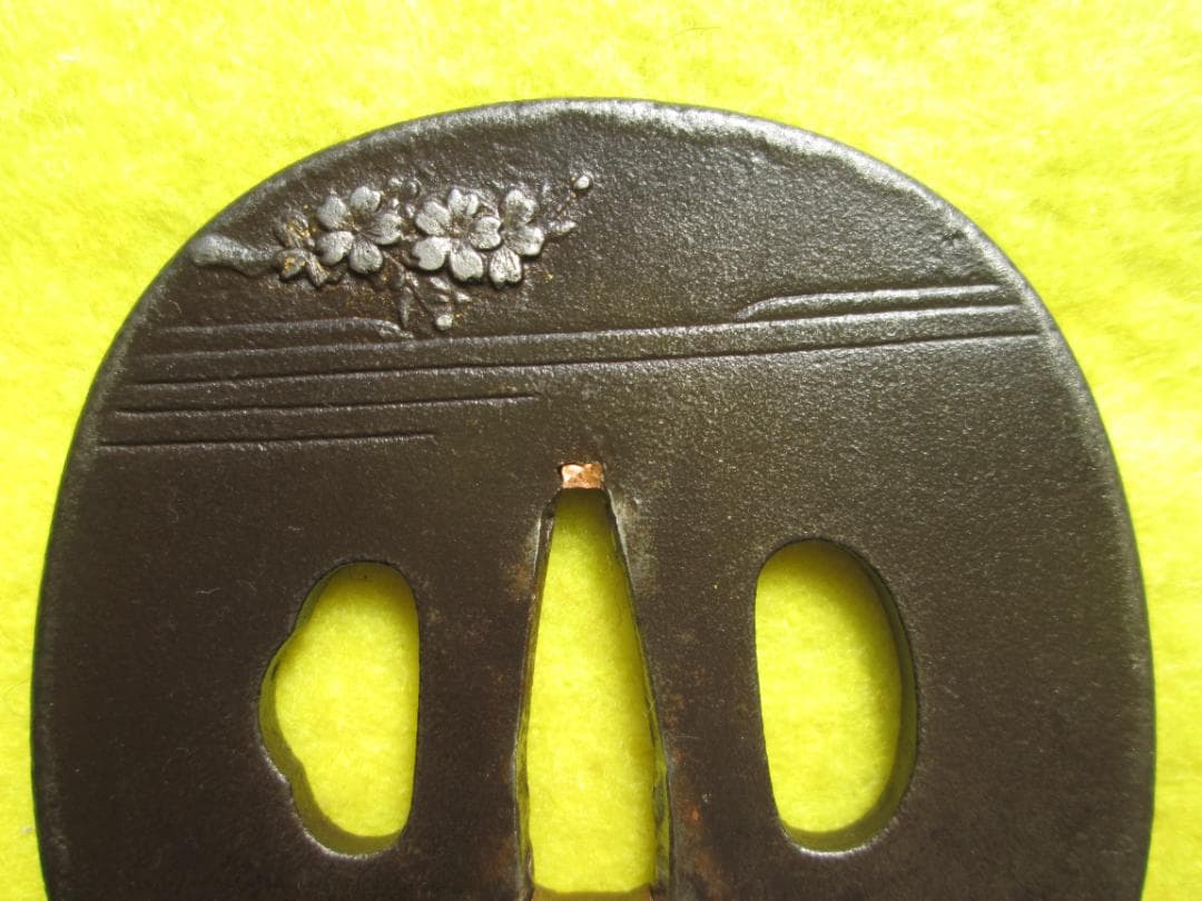 江戸期作 鍛鉄撫で四角形鍔 象嵌 責金 桜満開に馬の図