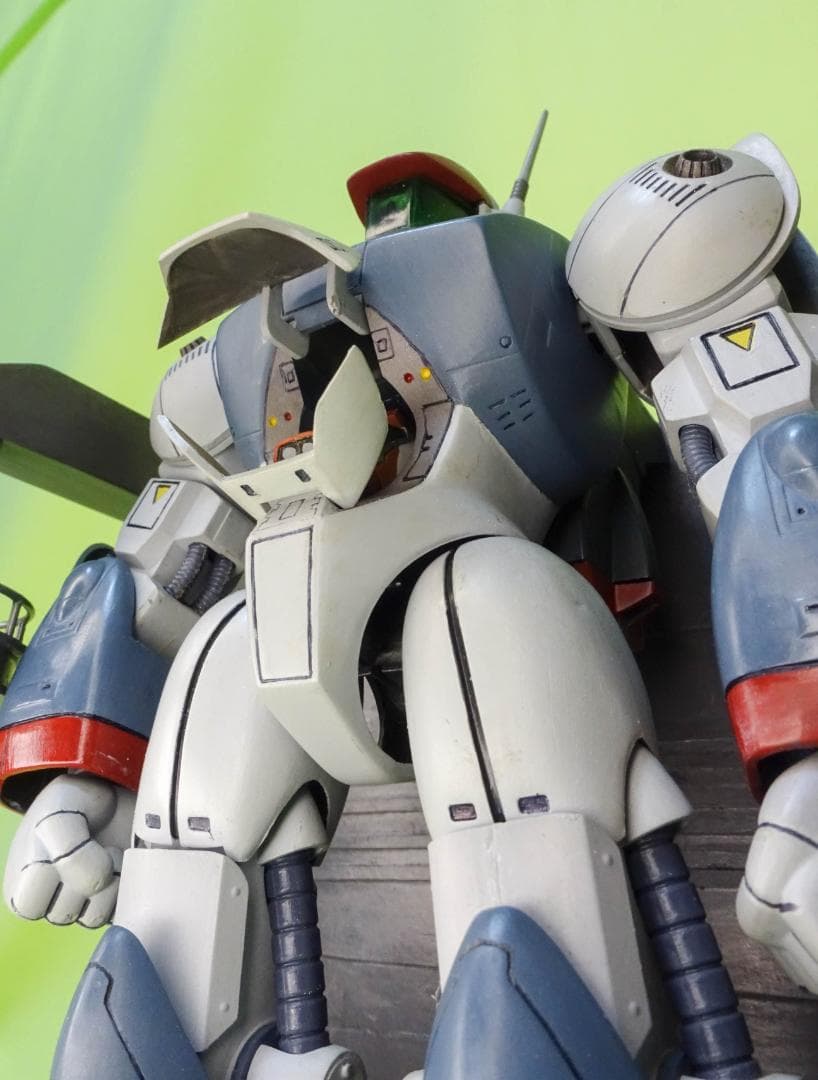 【全塗装完成品】1/100　ラウンド・バーニアン・バイファム ／整備ハンガー付