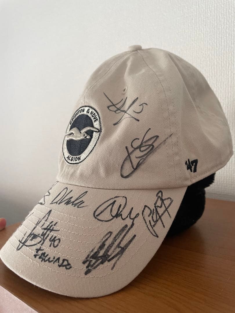 ブライトン 選手サイン入りキャップ - メルカリ