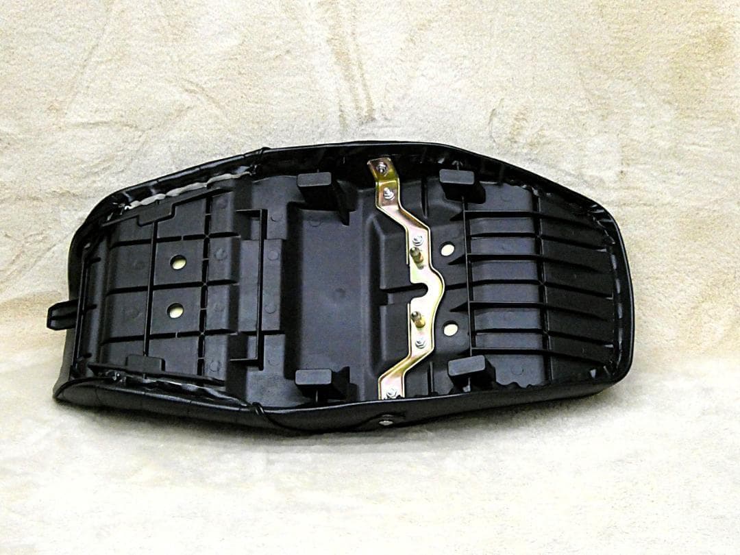 ZRX400 黒皮 タックロールシート/あんこ抜きローダウン - メルカリ