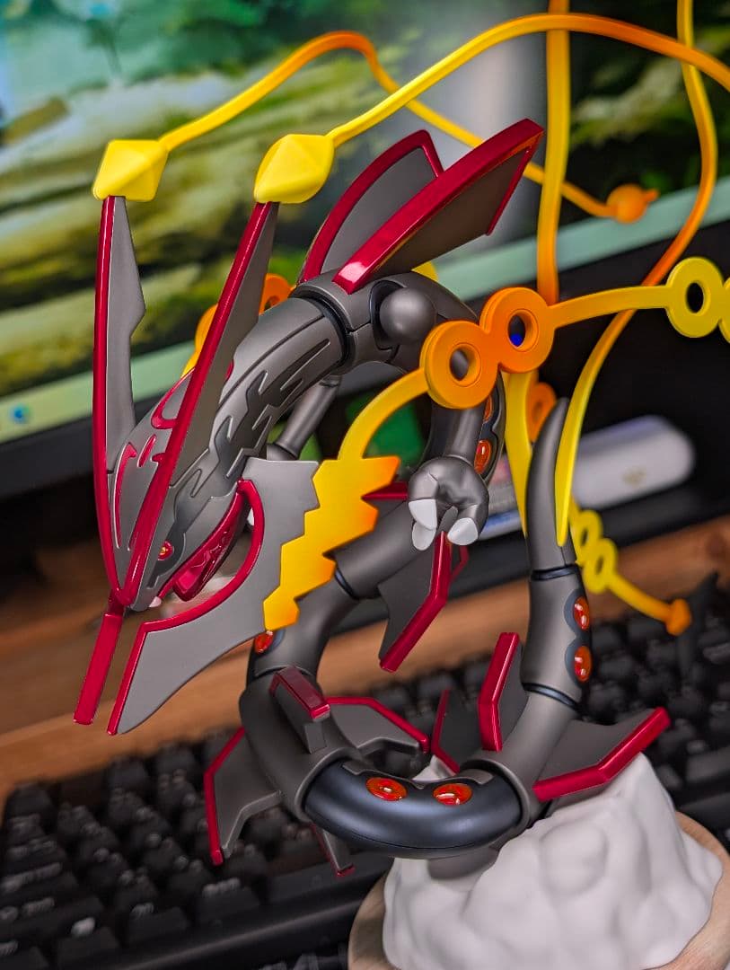 黒いメガレックウザ 全塗装 完成品 ポケプラ - メルカリ