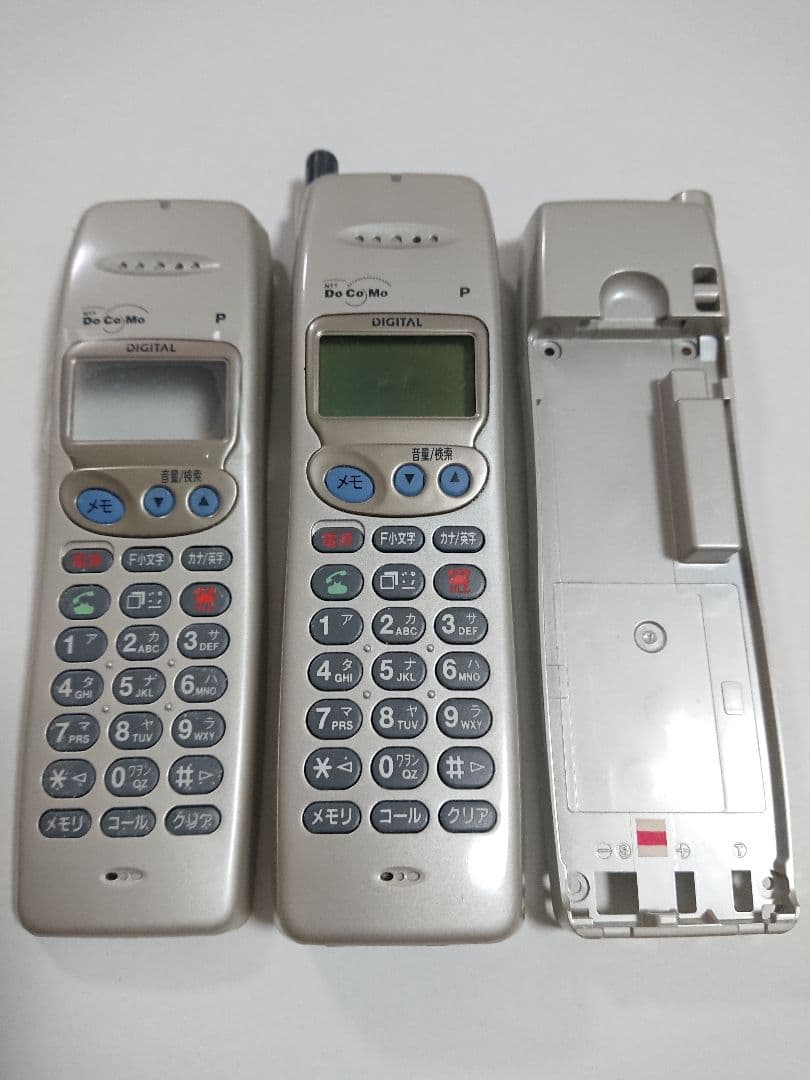 【平成レトロ】ドコモガラケー ドコモP101 シャンパンゴールド 予備パーツ付き 平成レトロ】ドコモガラケー ドコモP101 シャンパンゴールド 予備