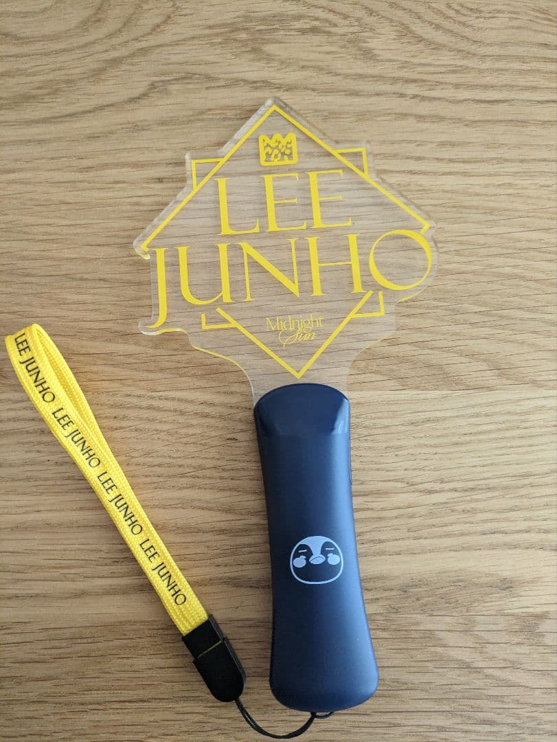 2025 LEE JUNHO 『MIDNIGHT SUN』 ペンライト - メルカリ