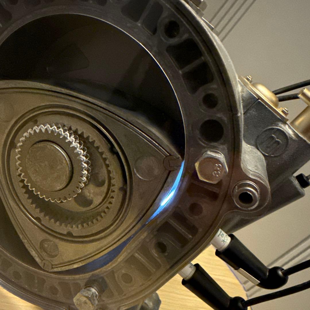 デアゴスティーニ 1/2 ロータリーエンジン模型 透明カバー付き