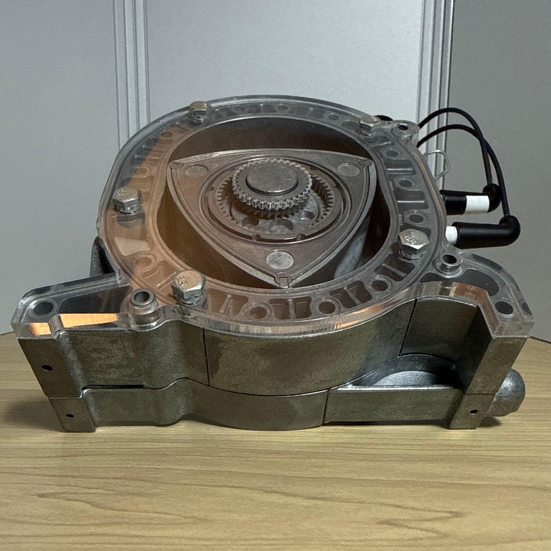 デアゴスティーニ 1/2 ロータリーエンジン模型 透明カバー付き