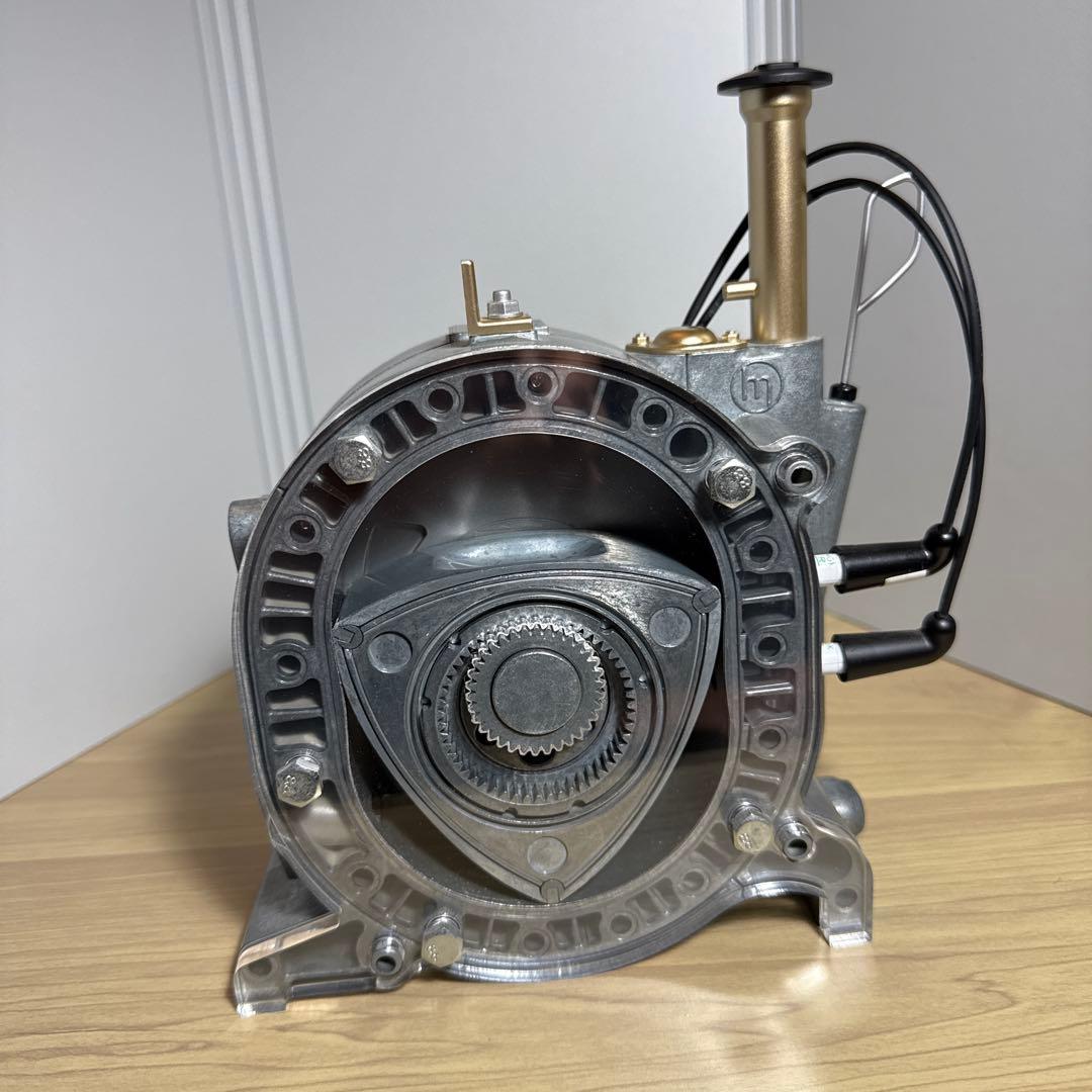 デアゴスティーニ 1/2 ロータリーエンジン模型 透明カバー付き