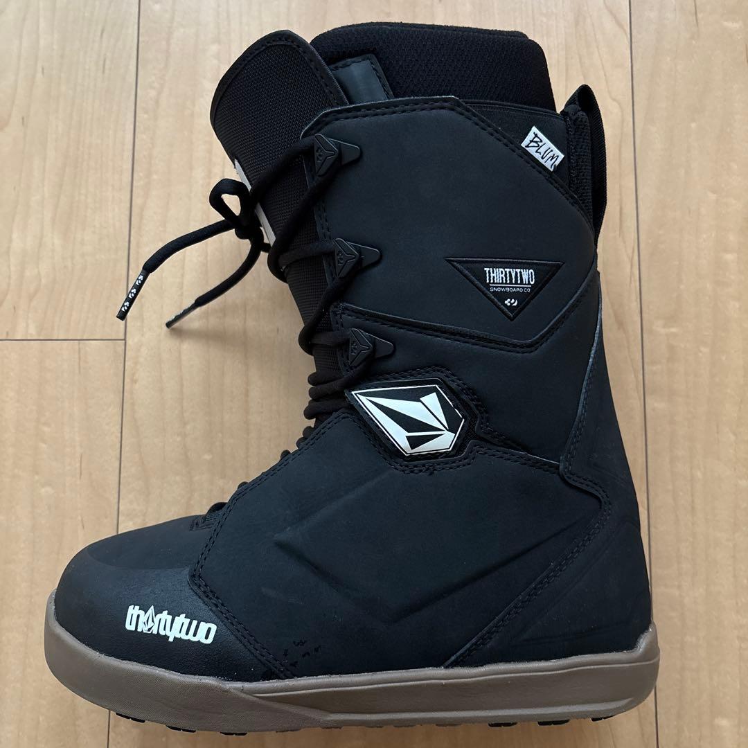 【しよん】THIRTYTWO LASHED X VOLCOM 25.5cm