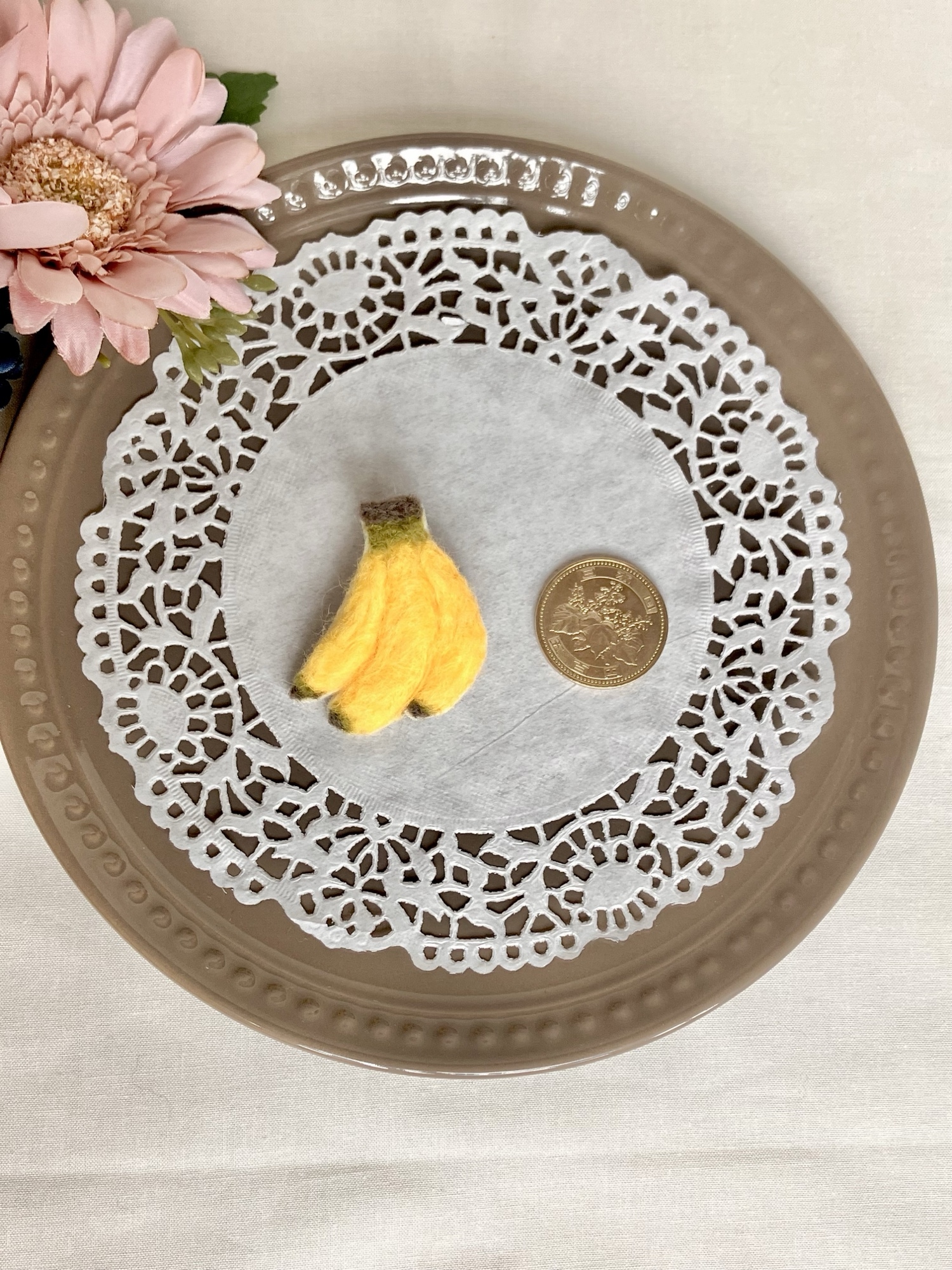 バナナのブローチ 羊毛フェルト 受注生産 - nonomono | minne byGMO