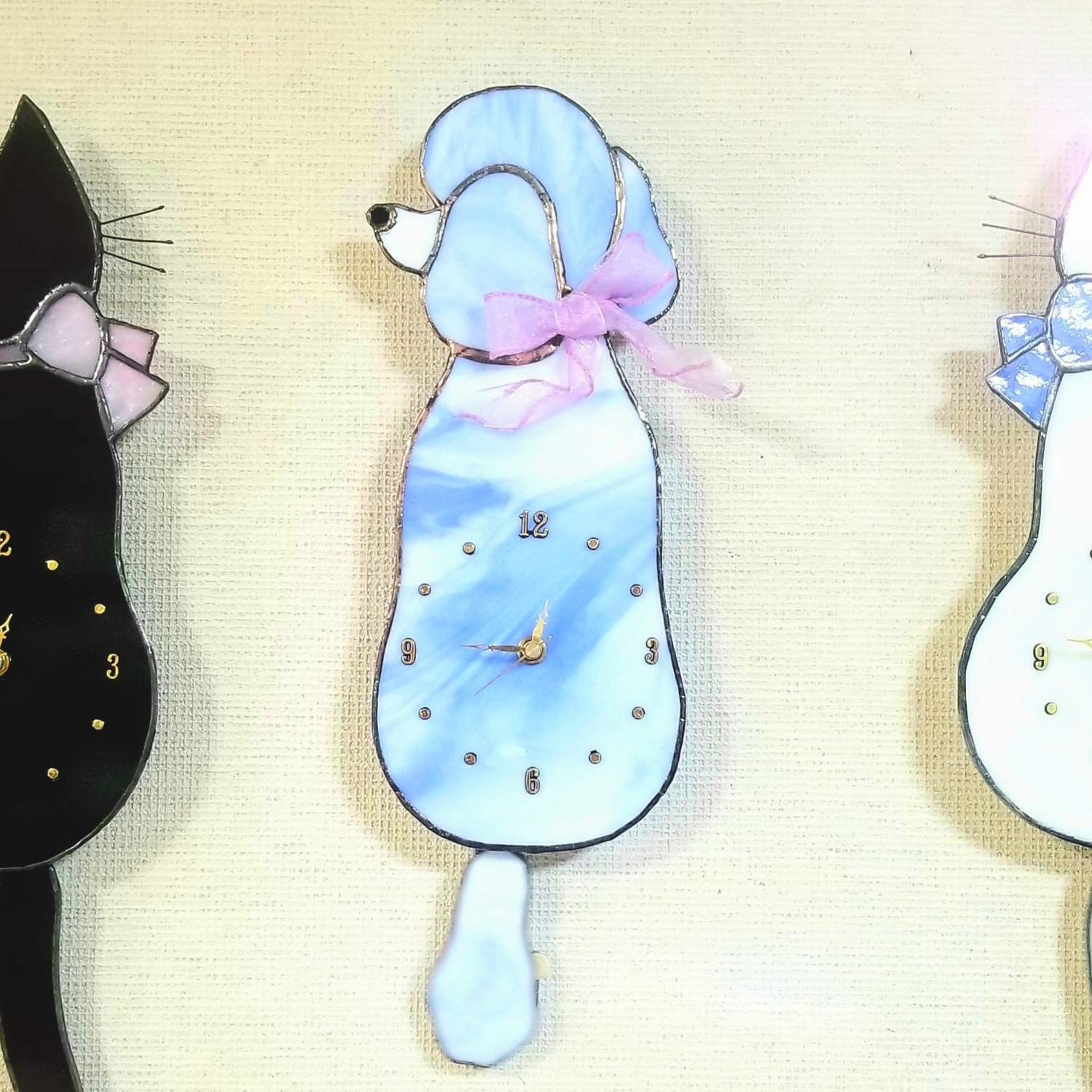 ステンドグラス ピンクと赤いバラと蝶のパネル (スタンド付