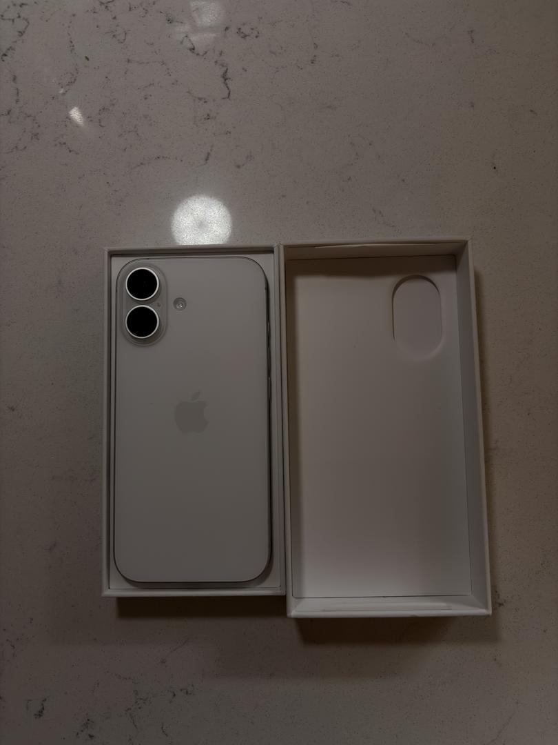 Apple iPhone 17 - Unlocked, 256GB, White, A3258 - LABX19268 - Swappa