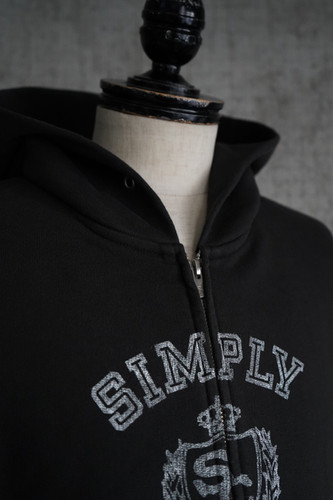 26SS】Simply Complicated COLLEGE ZIP HOODIE-BLACK | NOUVERTEmagazine