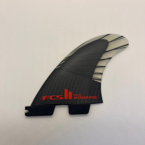 FCS II Accelerator PC Carbon Medium Black/Red Tri Retail Fins