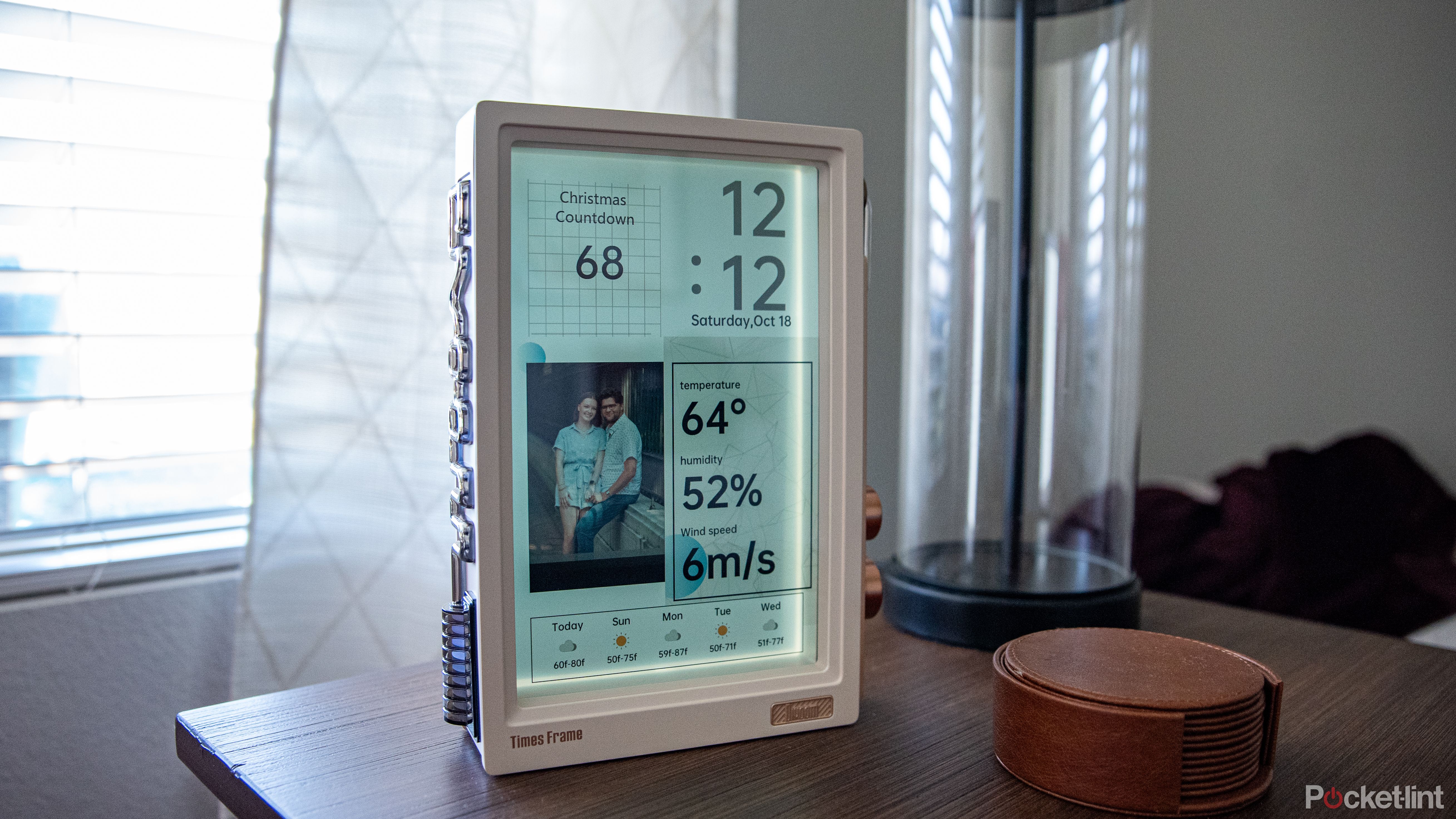 This unique digital frame is an amazing last-minute Christmas gift