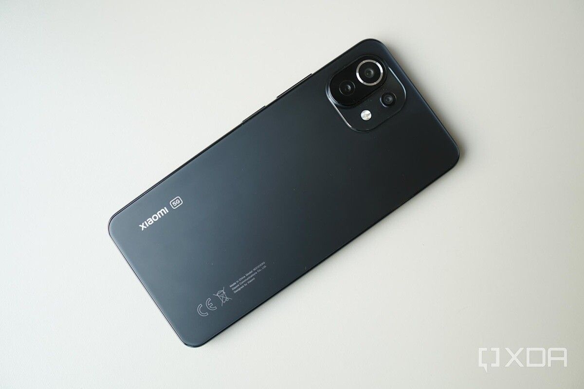 The Xiaomi Mi 11 Lite 5G is a flat screen phone done right