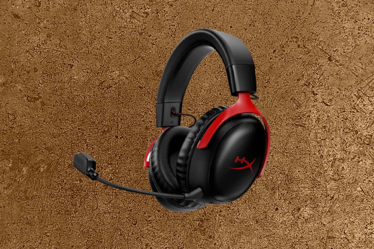 The new HyperX Cloud III wireless headset lasts an insane 120