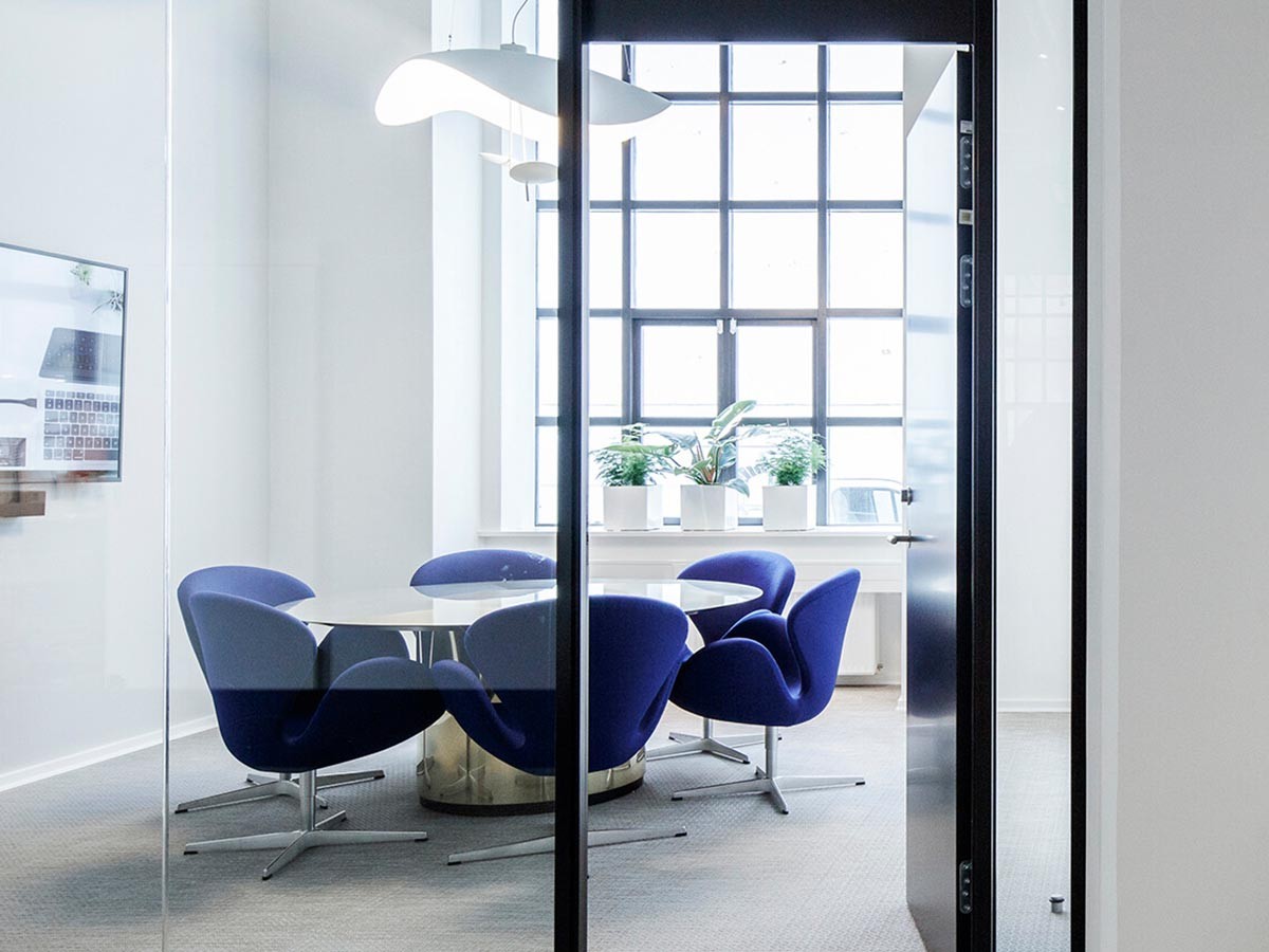 FRITZ HANSEN Right Now Delivery SWAN / フリッツ・ハンセン スワン