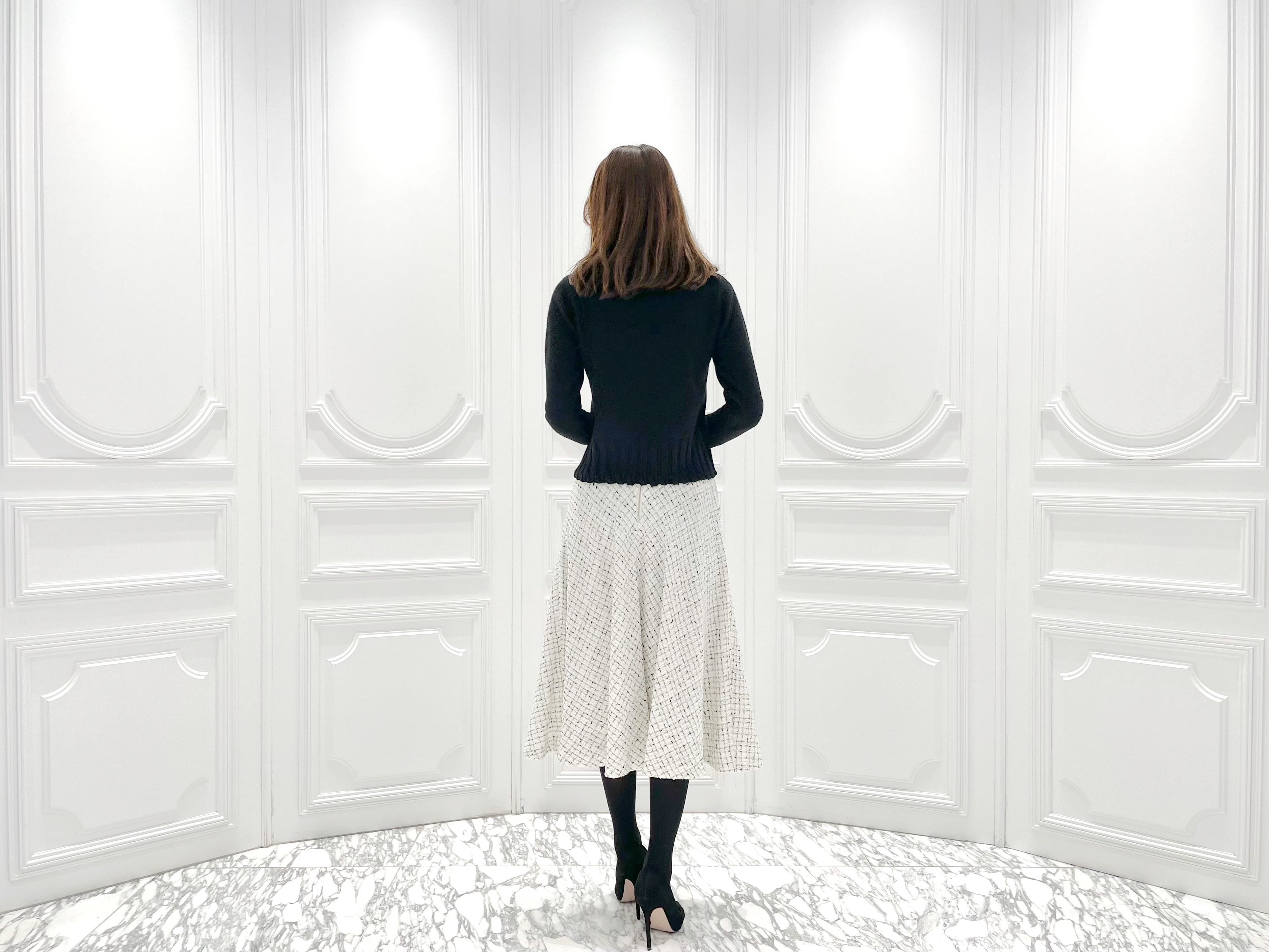 秋冬コーデにはツイードスカートを主役に上品な華やぎを纏って