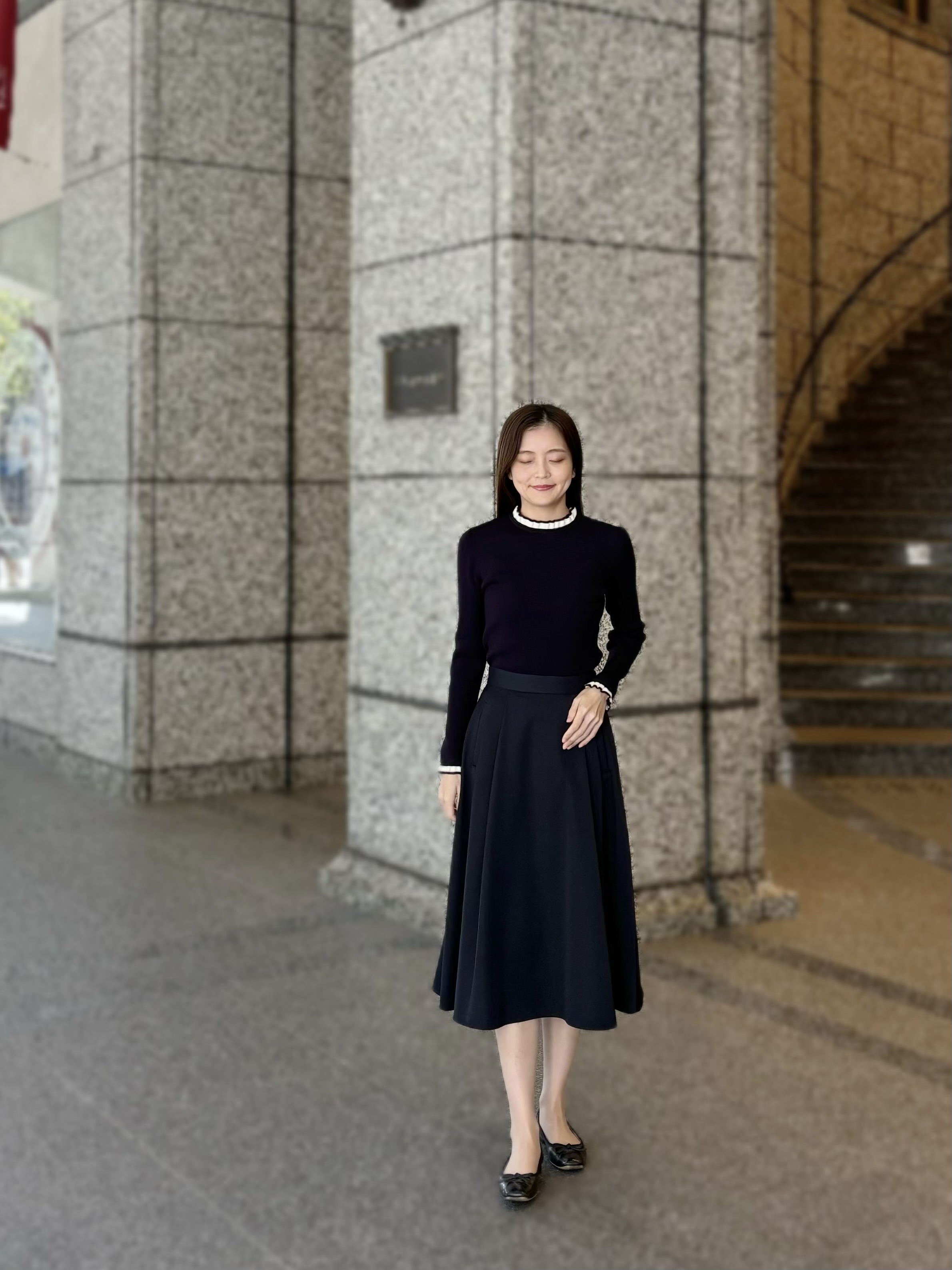 先週の人気アイテム＜バイカラーフリルリブニットプルオーバー＞の