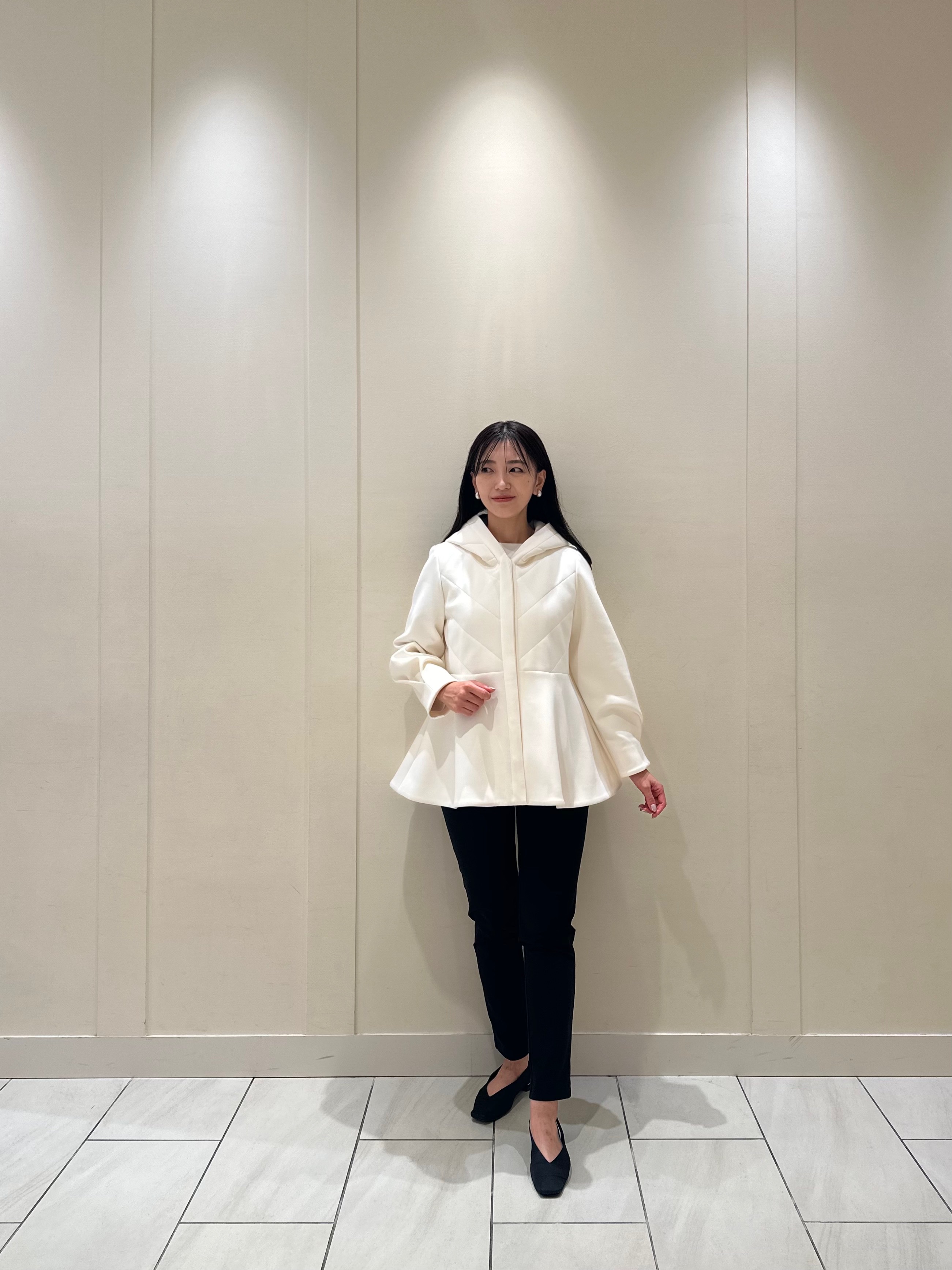 軽量アウター必須な秋本番！ダンボールニット素材が魅力的なペプラム