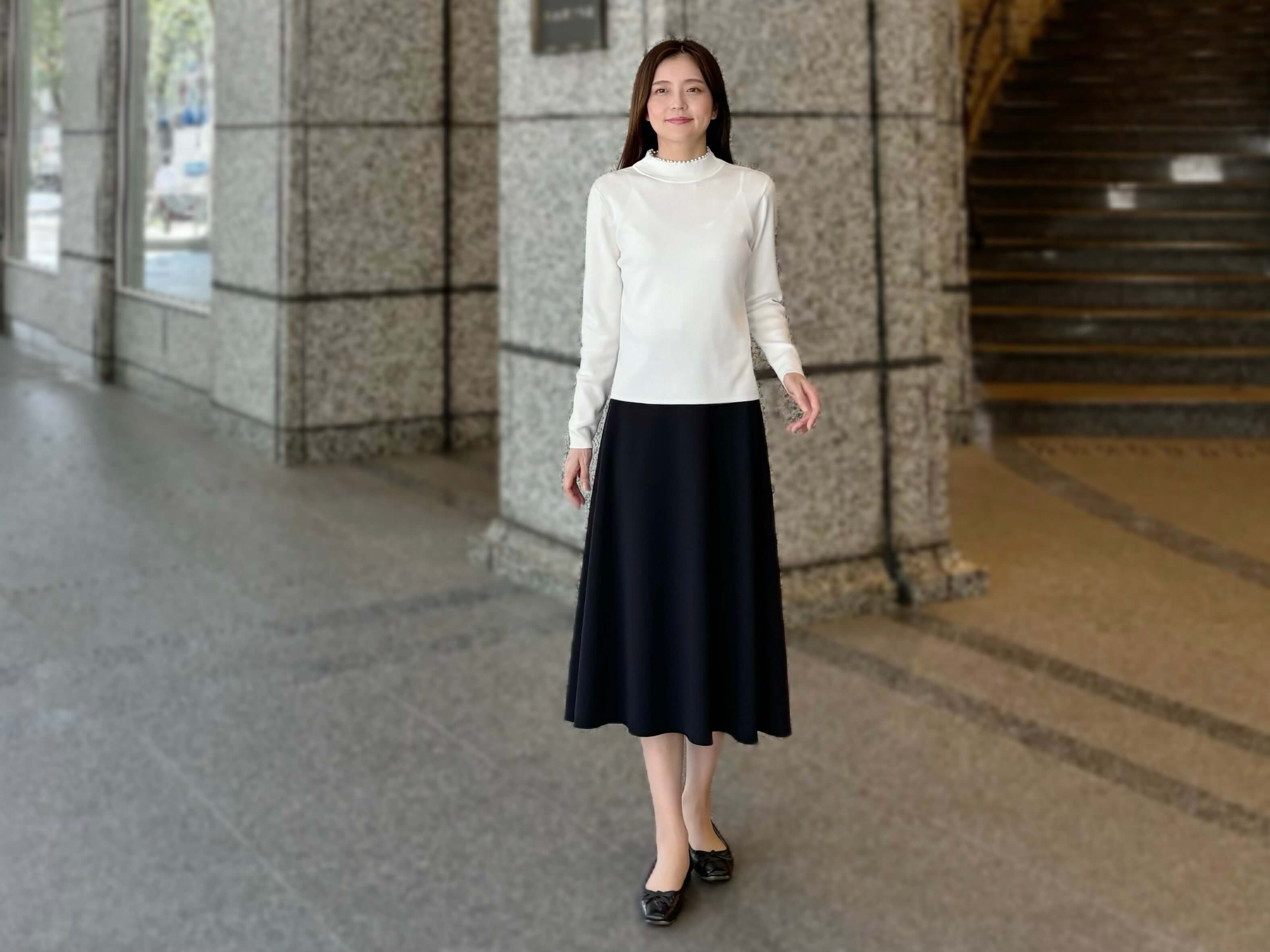 首元パールがパッと目を惹く！パールハイネックニットプルオーバーの