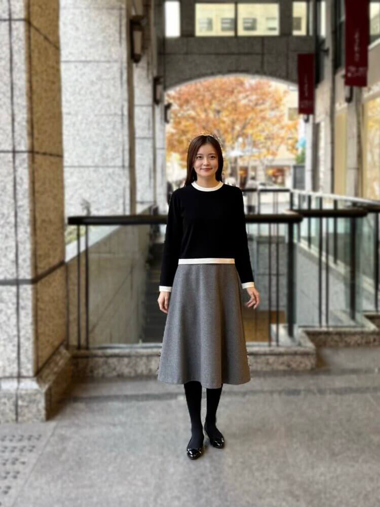 冬のきちんと感を纏う、上品バイカラー×美フレアスカートコーデ