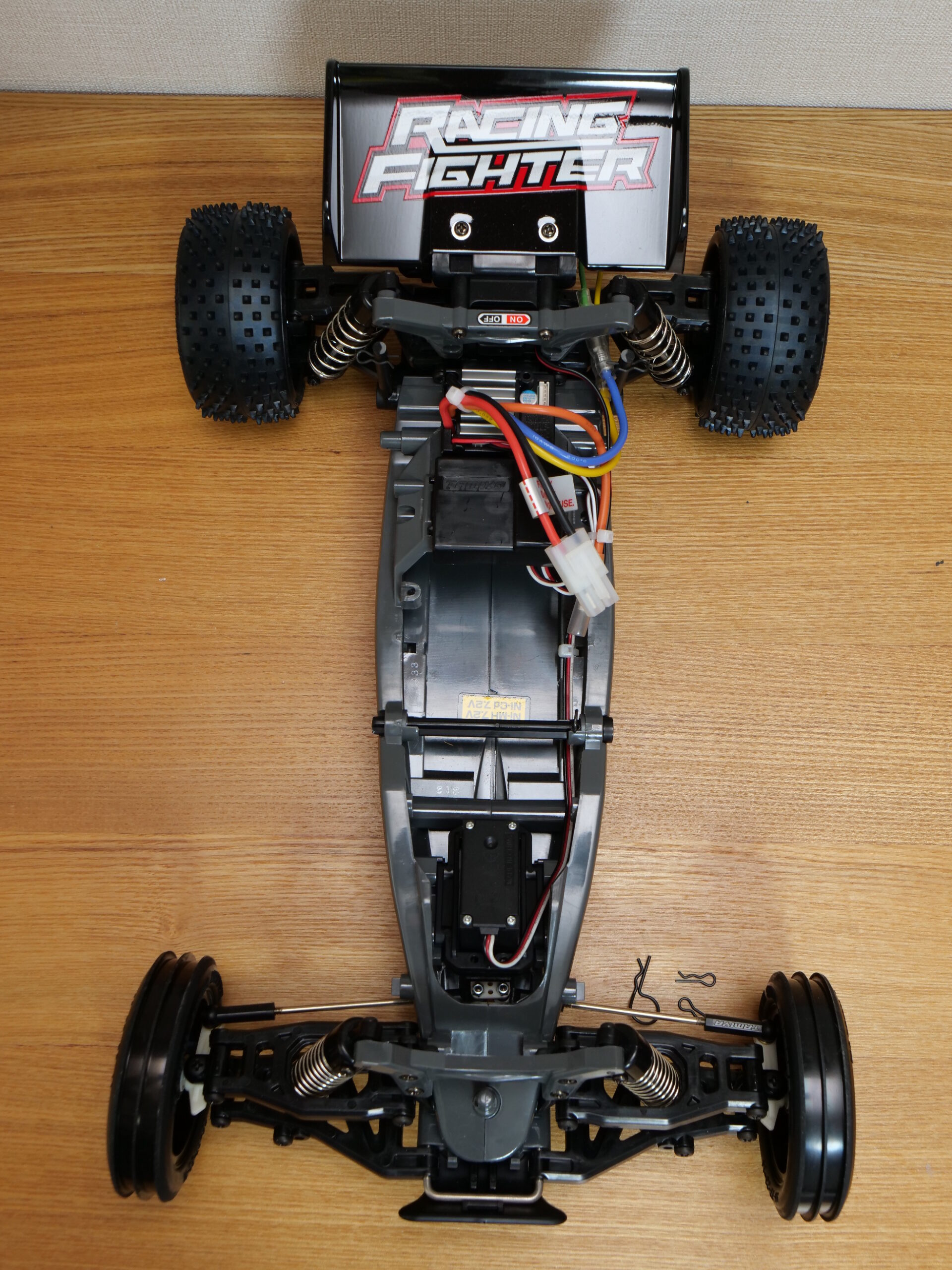 タミヤのオフロードバギー DT-03 レーシングファイターを作ってみた