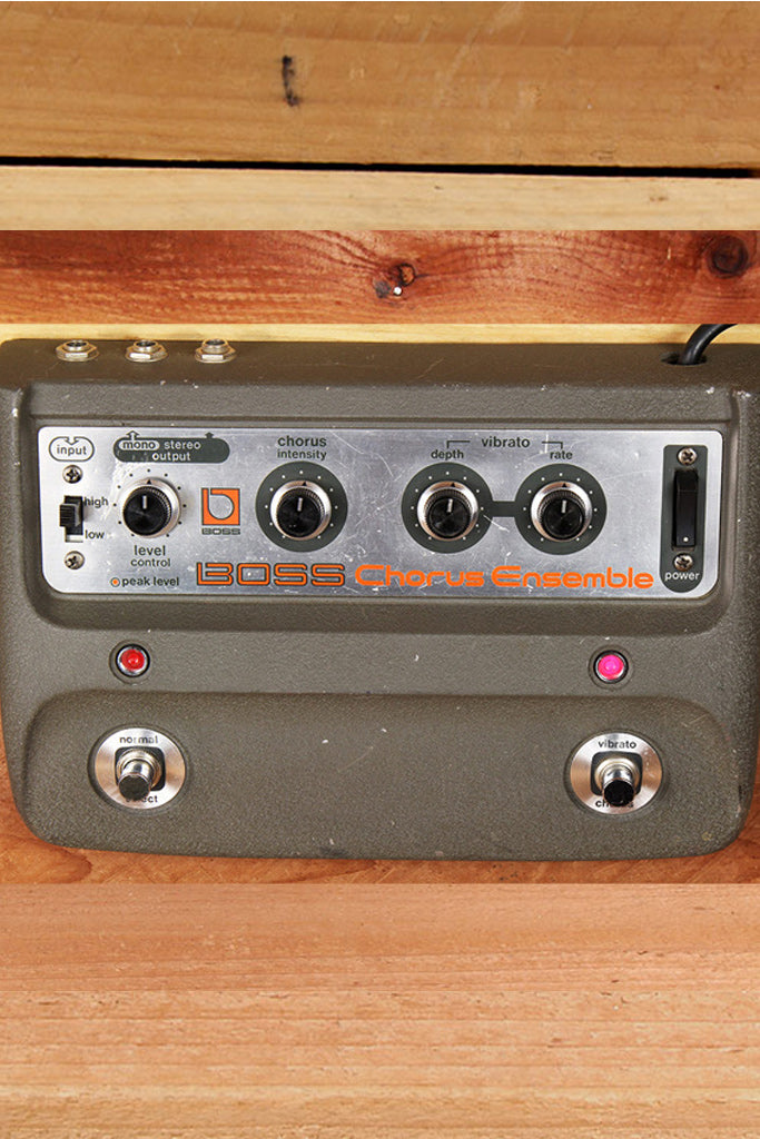 BOSS CE-1 CHORUS ENSEMBLE VIBRATO Vintage Stereo Guitar Effect