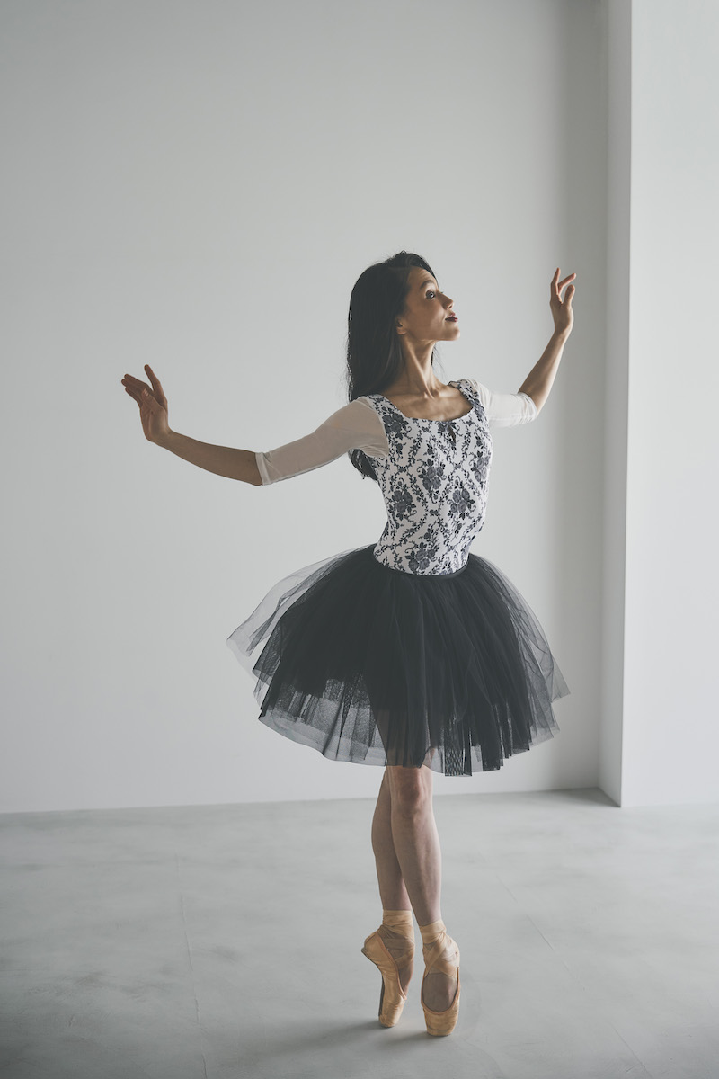 stina / type U ballerina + / Sonata Noire