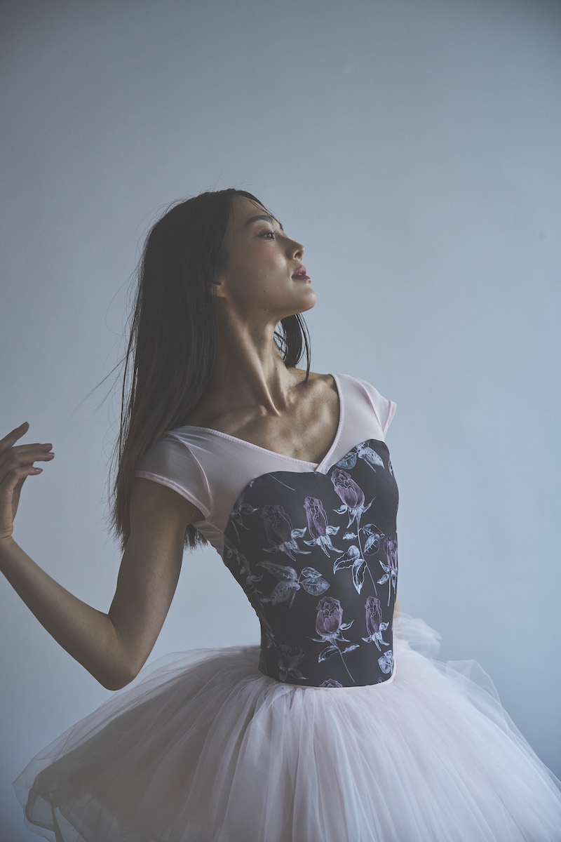 stina / type H half sleeve / Noire Rose espresso