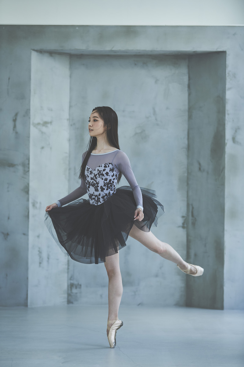 stina / type W grateful / essential white