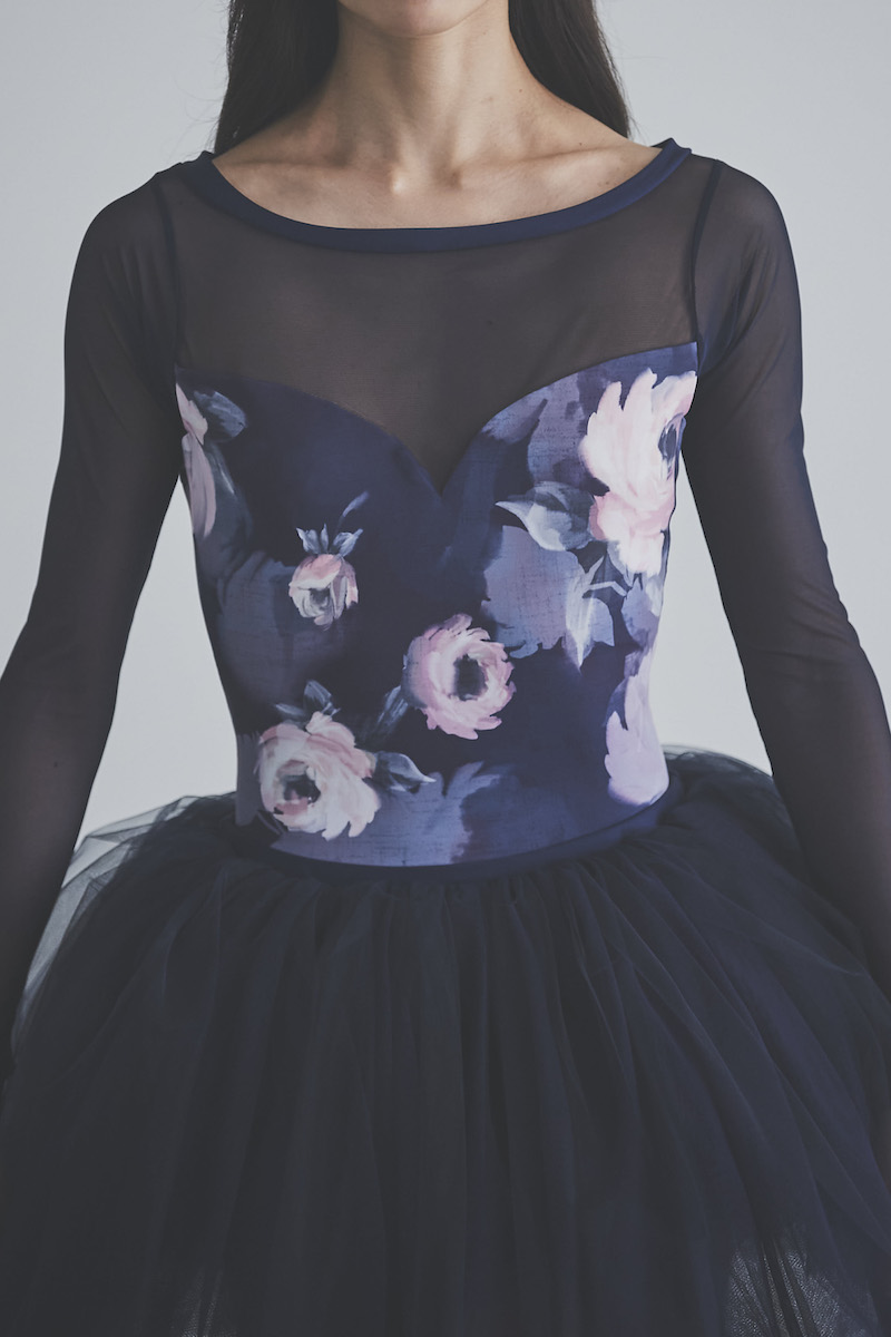 stina / type W grateful / fantasy dark navy