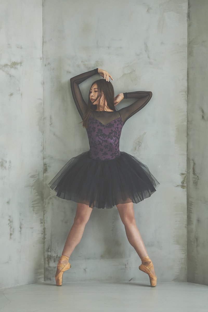 stina / type W grateful / essential wine red