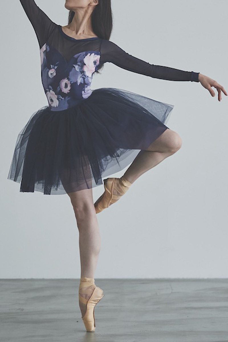 stina / type W grateful / fantasy dark navy