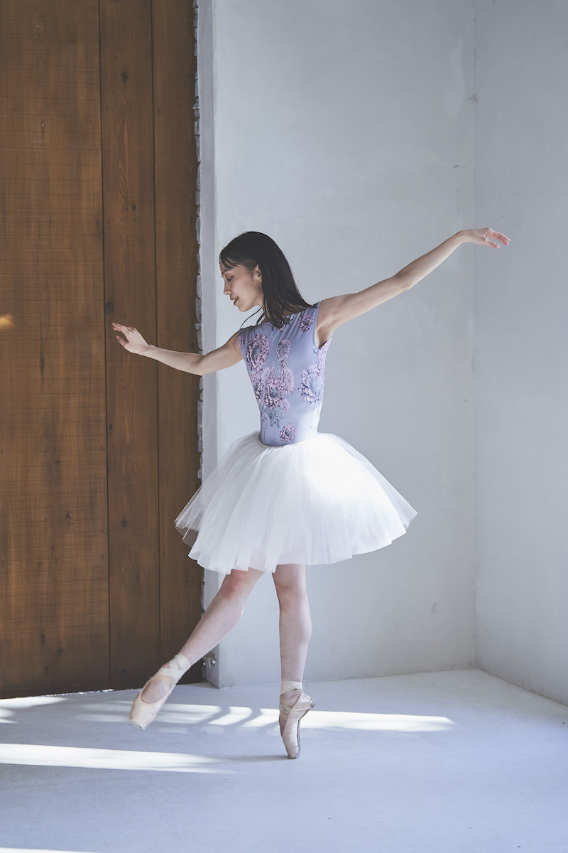 超美品stina♡花柄長袖レオタード L Stina 花柄長袖レオタード L