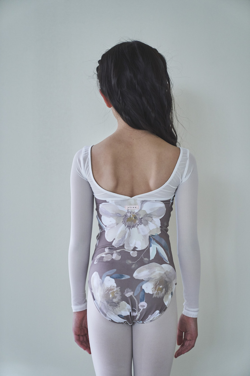 stina / type V lucky / big magnolia almond / girl