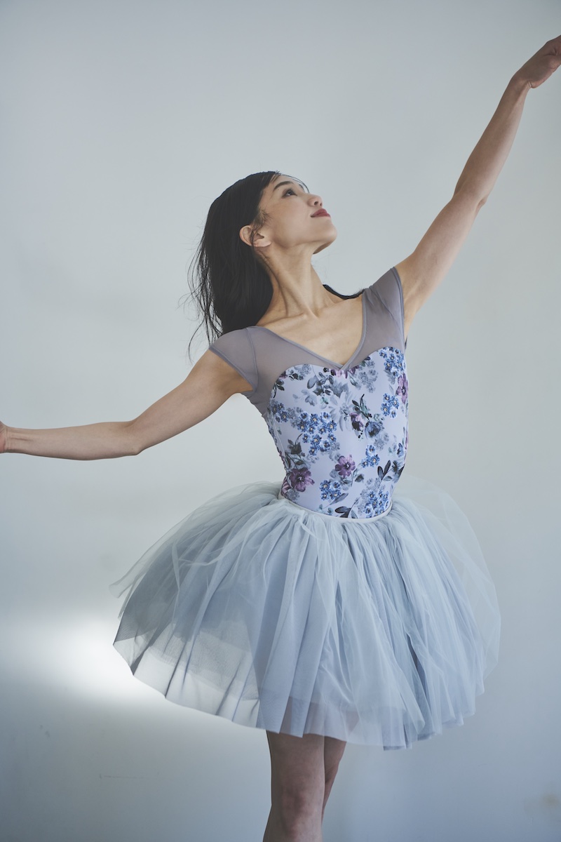 stina / type H half sleeve / innocent gray