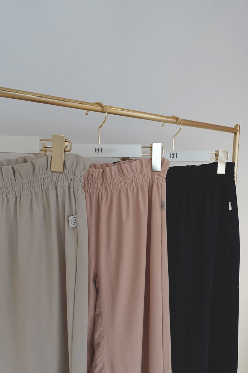stina / Retune. warm up pants / black