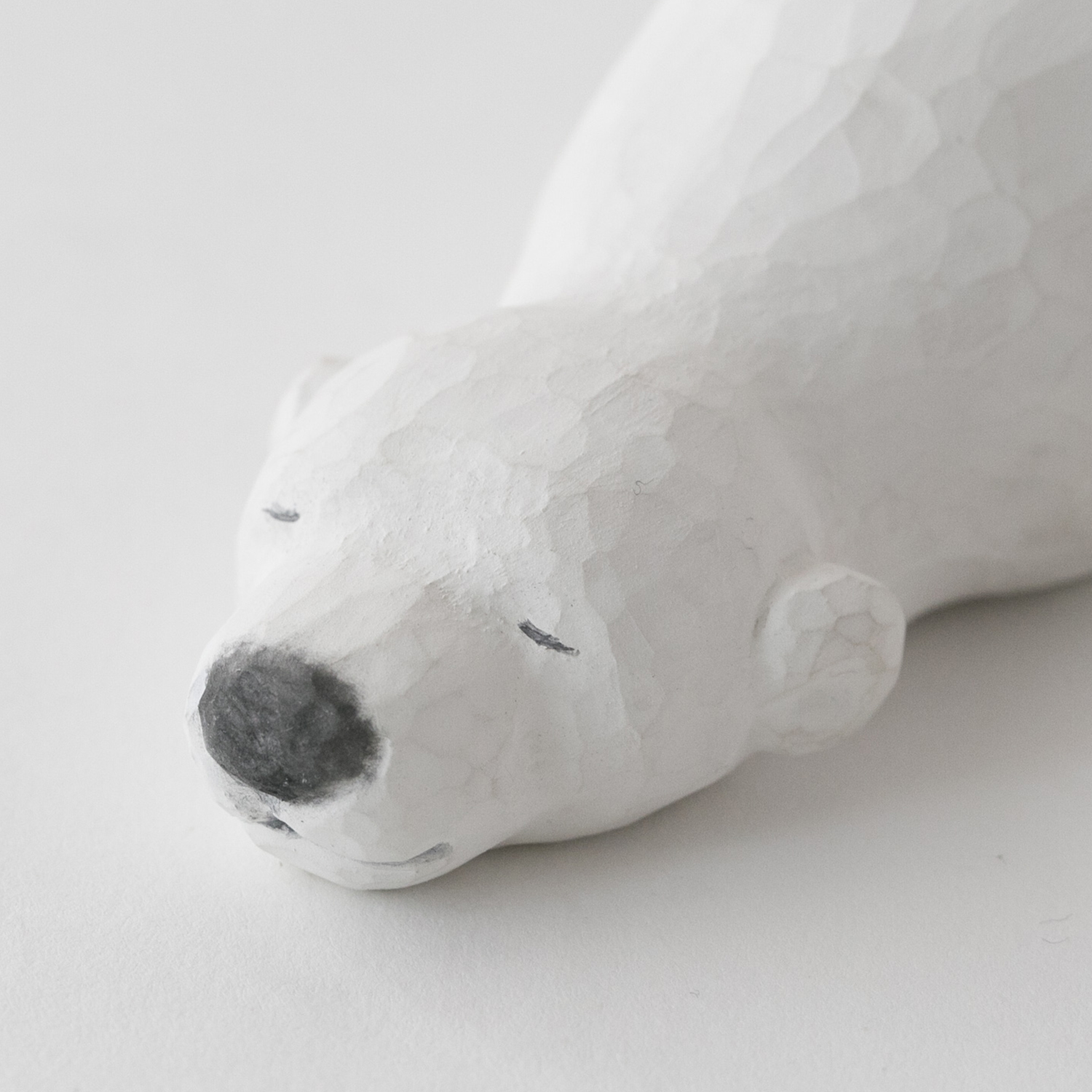 鈴木彫刻所/シロクマ 小 -笑顔をくれるシロクマ - スタイルストア