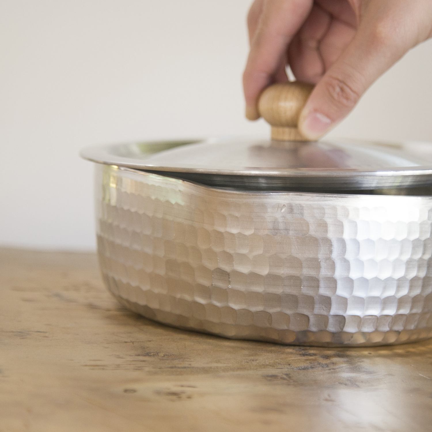 中村銅器製作所/アルミ特製打出し蓋 15cm -軽く丈夫で扱いやすい