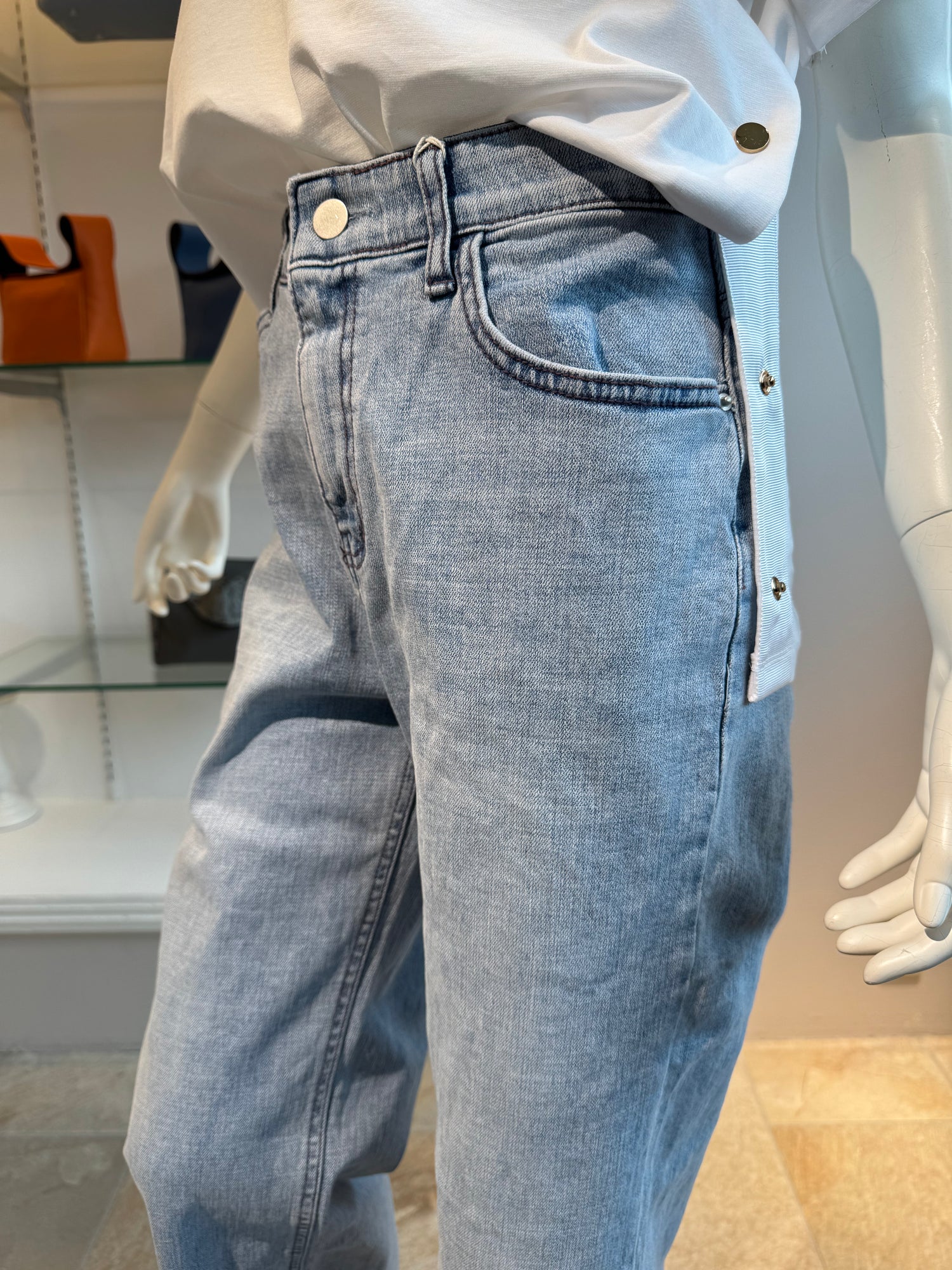 タイトストレートデニム(ライトブルー) – stylist-kurakuen