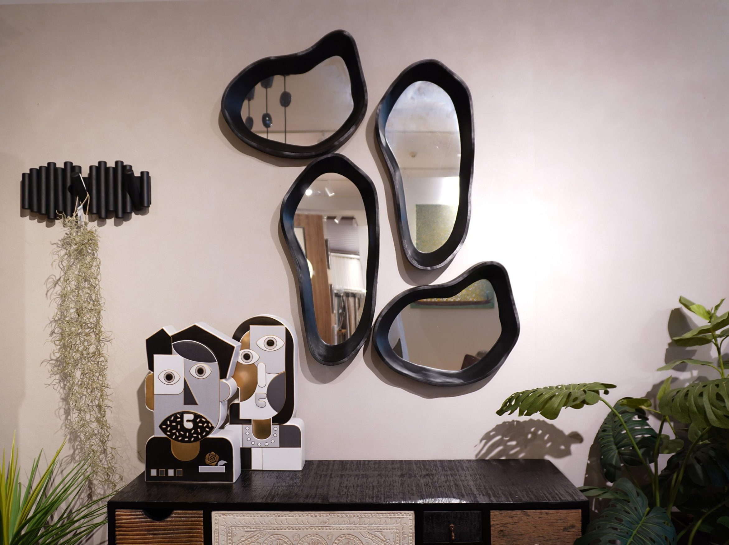 天文館店に壁掛けミラーが入荷しました | インハウス久永｜鹿児島の