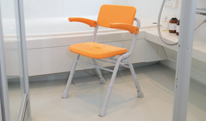 シャワーチェア「ユクリアAir」背もたれ・ひじかけタイプ｜入浴用品