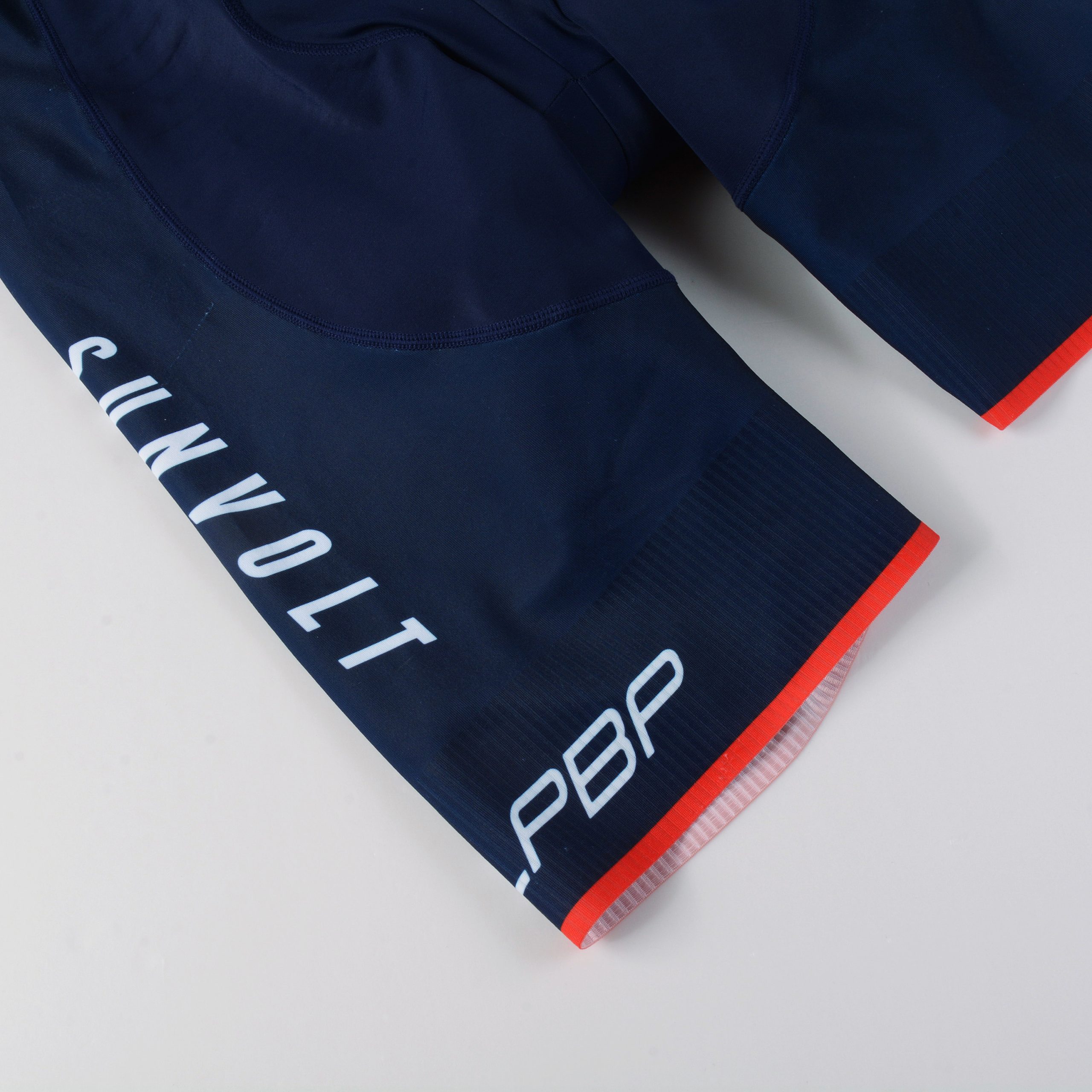 PRO シームレスビブパンツ ▻ オリジナルサイクルウェアのサンボルト