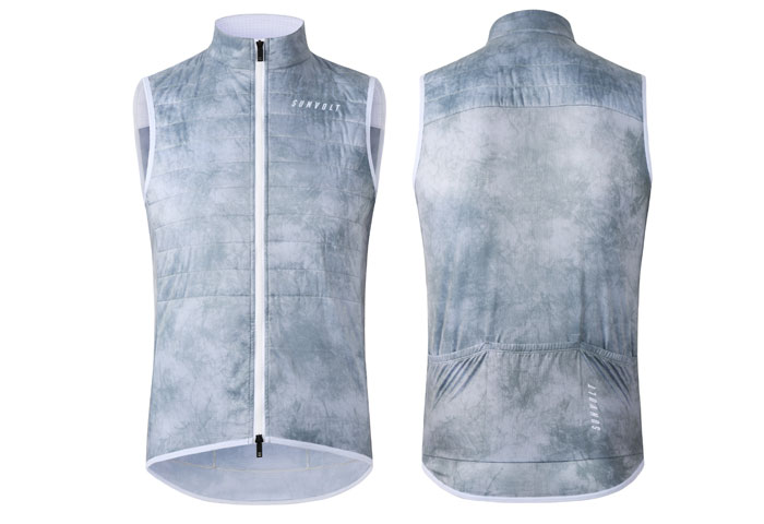 よりスリムなパターンでフィット感を高めた、機能性・防風性・携帯性に