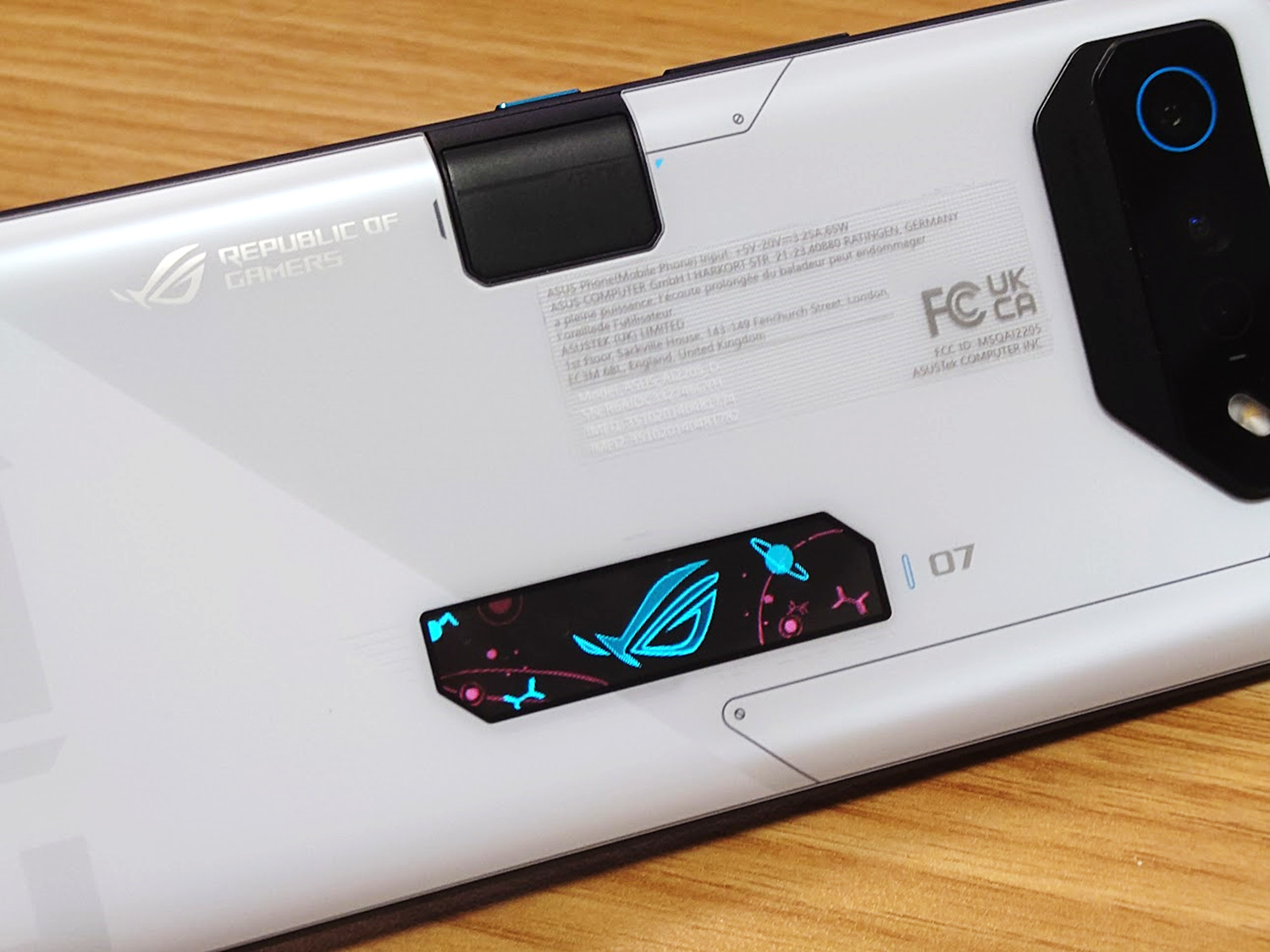 実機レビュー】ゲームで勝てる！ROG Phone 7・ROG Phone 7 Ultimateが