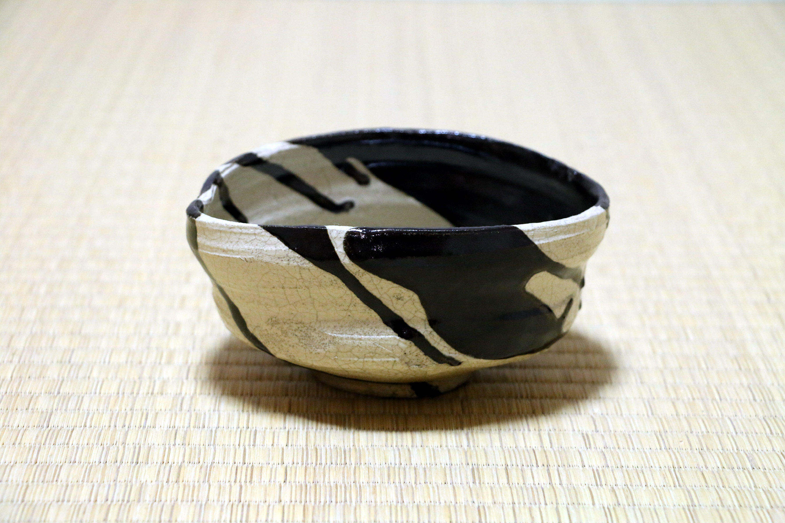 瀬戸焼 寺田鉄平 黒織部茶碗（7万円相当）、やきものワールド入場券5枚